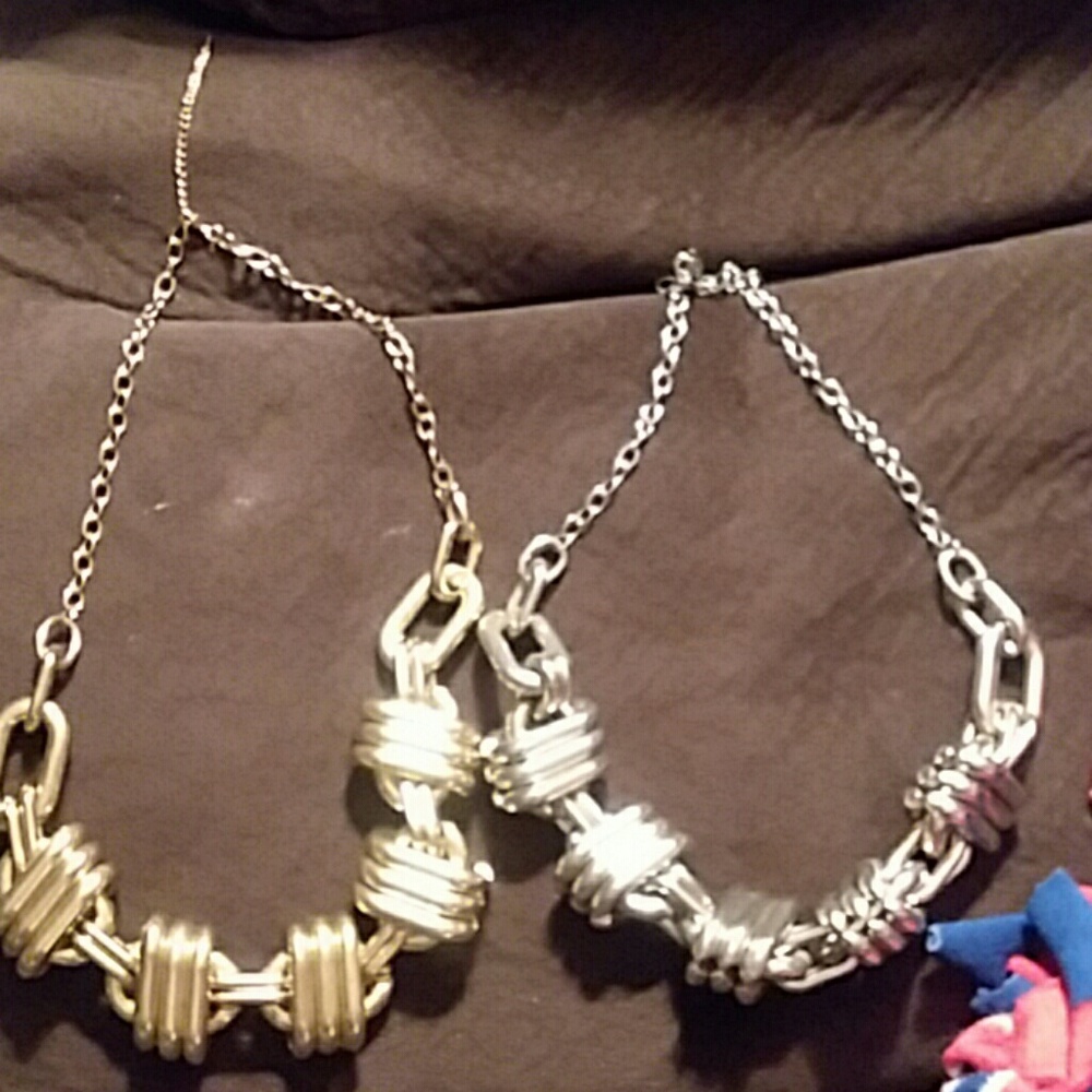 2 chuncky necklaces